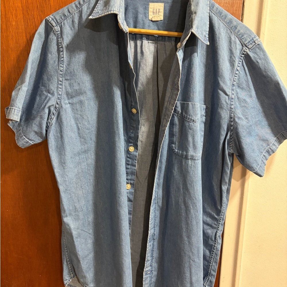 Gap short-sleeve denim button-up shirt Mens m